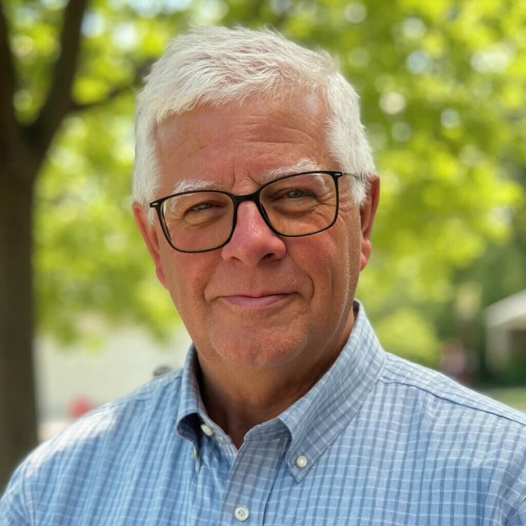 mark hinesley headshot